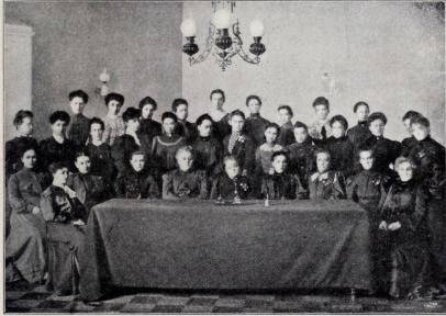 Ssmolnainstitutets »dames de classe».