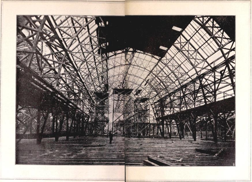 Industrihallen under byggnad. Interiör hösten 1896.<bEfter fotografi för »För Svenska Hem» af B. Orling.
