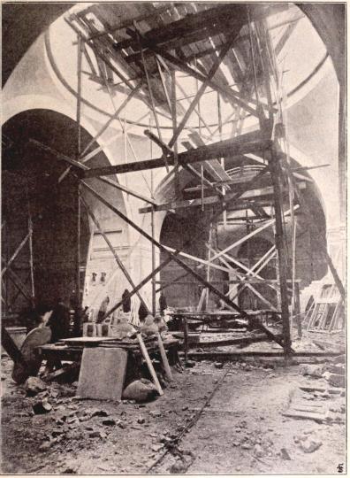 Konstutställningen. II. Interiör af förhallen (skulpturafdelningen).<bEfter fotografi för »För Svenska Ilem» af B. Orling.