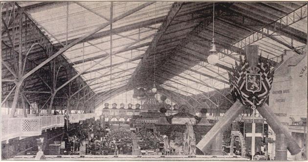 Interiör från Maskinhallen. II: svenska afdelningen (se sid. 154 och 155).