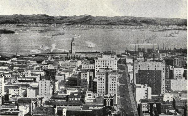 <smalAffärskvarteren i San Francisco med bukten och Oakland Berkeley och Alameda i bakgrunden.</smal