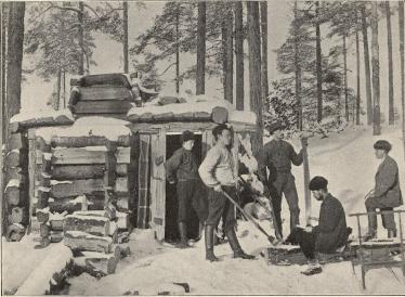 Timmerkoja i skogen.<b<smalFoto Rudolphi, Delsbo.</smal