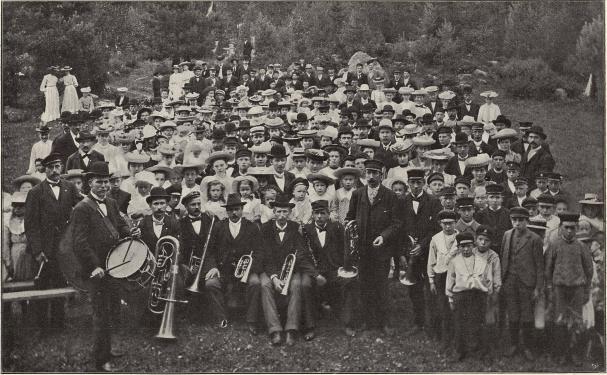 Norrsundets Arbetares Konsumtionsförenings utflykt till Forsviken sommaren 1905.<b<smalFoto Nyberg, Norrsundet.</smal