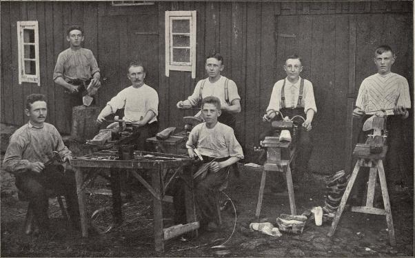 Toffelmakare från Kärreberga, Skåne.<b<smalFoto Björkgren, Billesh. grufva.</smal