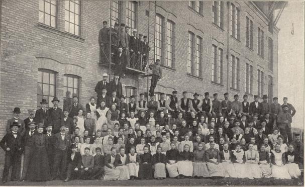 Arbetare vid Petersen & Deckes tricotfabrik, Borås.<b<smalFoto Hall, Borås.</smal