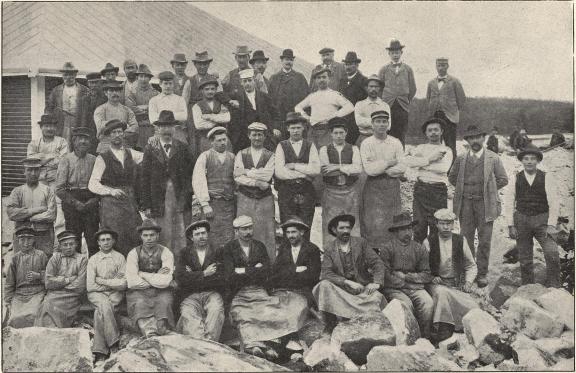 Stenhuggare vid Kvinnerstatorp.<b<smalFoto Hakelier, Örebro.</smal