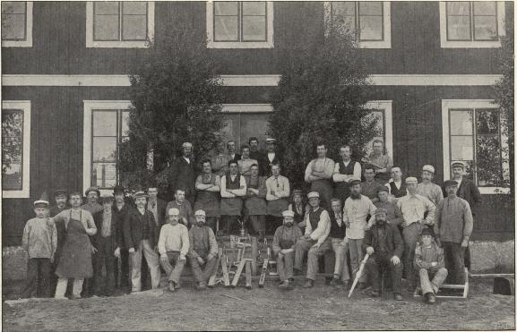 Från Ekmöbelsfabriken, Wirserum.<b<smalFoto Ekström, Hvetlanda.</smal