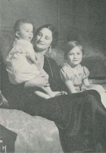 Drottning Astrid med Joséphine-Charlotte<boch lille Albert av Liège.