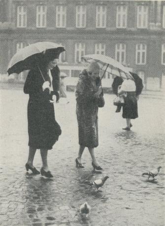 Drottning Astrid frångick aldrig sin vana att<bpromenera på gatorna som vilken medborgare som helst.