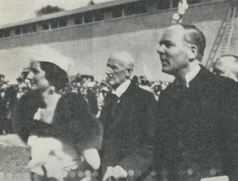 Drottning Astrid, prins Carl och minister<bvon Dardel på världsutställningen i Bryssel Drottning Astrid, prins Carl och minister<bvon Dardel på världsutställningen i Bryssel