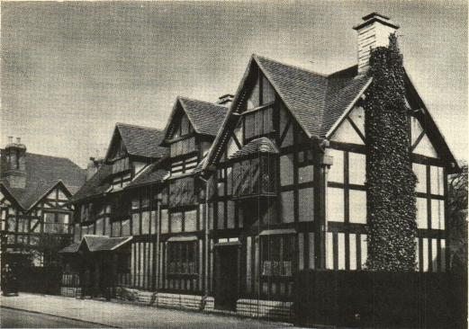 DEN 23 APRIL 1564<bföddes William Shakespeare i detta hus vid Henley Street, Stratford-on-Avon.