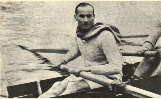 BERÖMD FÖRFATTARE 1 HEROISK SITUATION.<bR. C. Sherriff som skrev krigspjäsen Männen vid fronten (Journey’s End) kompletterar<bsin uppfostran vid Oxford bl. a. genom att ro en av universitetets åttor.