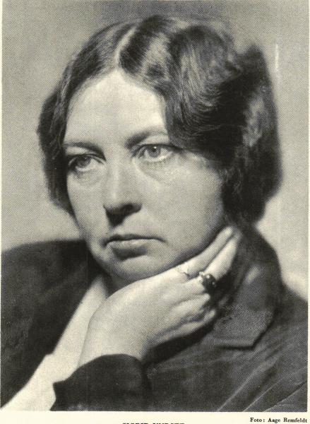 <smalFoto: Aage Remfeldt</smal<bSIGRID UNDSET<bvars nya roman Ida Elisabeth omnämnes i Sigurd Hoels ”Brev från Norge”<bi detta<bnummer och recenseras av Gösta Attorps.