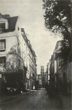 GATA I QUARTIER LATIN<bmed Sainte-Genevièves gamla klocktorn på Lycée Henri IV.