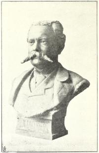<smalFot. Aron Jonason.</smal <bM. LAGERBERG.<bI brons i Göteborgs museum. <smalFot. Aron Jonason.</smal <bM. LAGERBERG.<bI brons i Göteborgs museum.