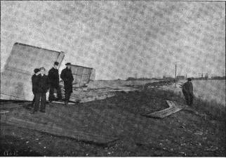 Den genom stormen 1902 upprifna järnvägsbanken.