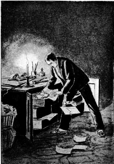 <bHan sliter upp kuvert och rifver sönder papper. (Sid. 49).<b