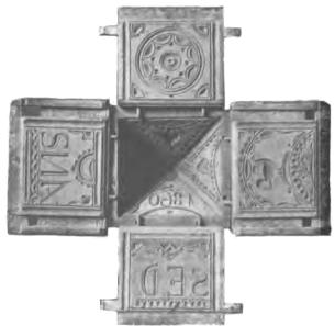 Fig. 9. Smörform<bfrån Linsells sn, Härjedalen. H. med lock 33,8 cm.<bN. M. 106,386.