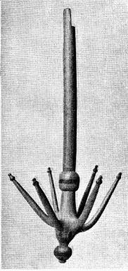Fig. 5. Klädhängare af trä, från Boda<bsn, Dalarna. L. 66,5 cm.  N. M. 108 525.