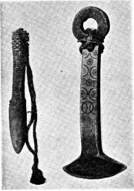Fig. 6. Barkknif från Ryska lappmarken.<bL. 0,235 m. N. M. 112,669.<bFig. 7. Barkskalare från Ryska lappmarken.<bL. 0,172 m. N. M. 112,698. Fig. 6. Barkknif från Ryska lappmarken.<bL. 0,235 m. N. M. 112,669.<bFig. 7. Barkskalare från Ryska lappmarken.<bL. 0,172 m. N. M. 112,698.