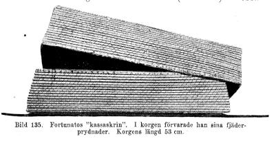 Bild 135. Fortunatos "kassaskrin". I korgen förvarade han sina<bfjäderprydnader. Korgens längd 53 cm.
