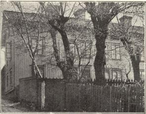 Petterssonska huset<b<smal(Timmermansgatan l:a roten 210—11)</smal