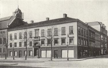 Grénska huset<b<b<smal(Västra Hamngatan 13, med det gamla Waernska kontoret)</smal
