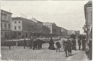 Östra Hamngatan<b(sedd från söder med kanalen och broarna)