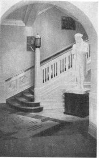 Entrance Hall to Riksförening, Jonas Alströmers statue.