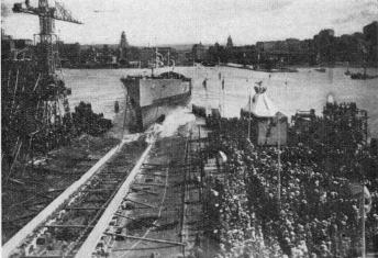 Launching the Cruiser »Drottning Victoria» at Götaverken in 1917