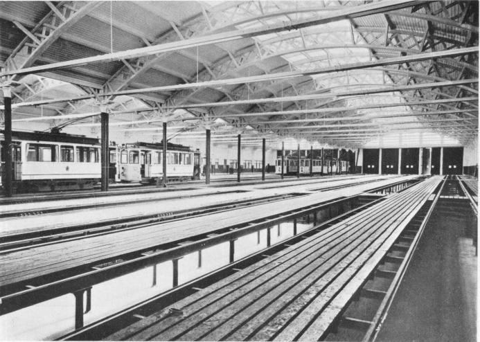 Vagnhallen i Kungsladugård 1921, interiör