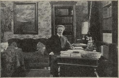 Strindberg vid sitt arbetsbord. Den stora tavlan till vänster har Strindberg själv målat.<bA. Malmström foto.