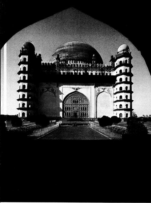 <biMuhammed Adil Shahs mausoleum, ”Gol Gumbaz”, Bijapur 1659</bi