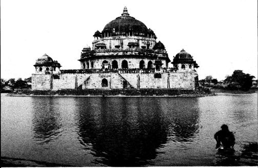 <biSher Shah Surs mausoleum, Sasaram, 1540.</bi