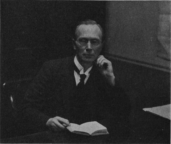 <bFoto: Lafayette.<bUndervisningsministern Mr Eoin Mac’Neill.