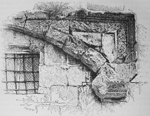 60. Skulpterad bågfris i Jerusalem.