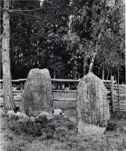 Runstenar vid Grinda i Södermanland med<bminnen av stormansbedrifter på vikingatågens tid. Runstenar vid Grinda i Södermanland med<bminnen av stormansbedrifter på vikingatågens tid.