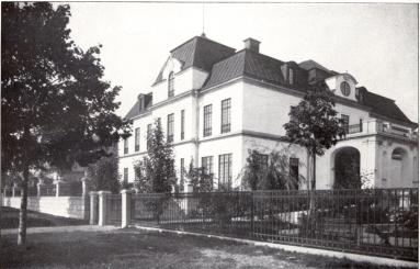 <smalVILLA SWARTZ, NU NORRKÖPINGS STADSBIBLIOTEK OCH MUSEUM.</smal