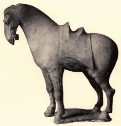 HÄST AF LERGODS. GRAFFYND FRÅN TANG-DYNASTIN (618—907).<b                        D. K. H. KRONPRINSPARET.