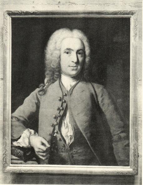 Bild 1. Carl von Linné i brudgumsdräkt. Oljemålning av J. H. Scheffel 1739.<bI salongen på Linnés Hammarby.