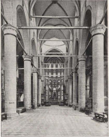 Fig. 18. SS. Giovanni e Paolo. Interiör mot koret.