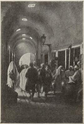 Souk (överbyggd gata) i Tunis.