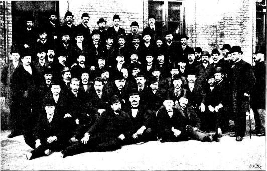 Deltagarne vid socialdemokratiska partikongressen i Göteborg 1894 <smal(text sid. 76, namnen sid. 80).</smal