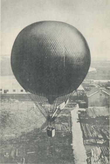 Ballongen ”Svea” utrustad med släplinor och segel startar från Göteborg<bden 14 juli 1894.