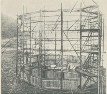 Ballonghuset å Danskön under uppförande 1896. Ballonghuset å Danskön under uppförande 1896.