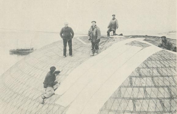 Foto Hasselblad.<b<bBallongens täthet provas.