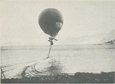 <b"örnen" driver i nordostlig riktning ut över Virgo hamn, dragande<b<bmed sig släplinorna, som glida över vattnet och lämna efter sig en<b<bbred, skarp fåra, lik den man ser efter ett fartyg.<b <b"örnen" driver i nordostlig riktning ut över Virgo hamn, dragande<b<bmed sig släplinorna, som glida över vattnet och lämna efter sig en<b<bbred, skarp fåra, lik den man ser efter ett fartyg.<b