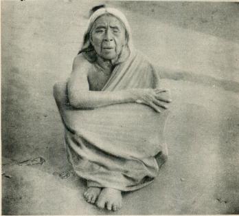 66. Gammal gumma. Chané. Rio Itiyuro.<bHennes barnbarn voro ungefär 18 år och yngre.