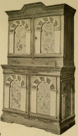 Skåp        Schrank        Cupboard<bFig. 44. H. 200 cm. Småland. Rum 9.