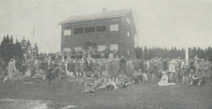 Skolungdomsmötet i Oslo 1928. Avskedsfesten på Frognerseteren. Skolungdomsmötet i Oslo 1928. Avskedsfesten på Frognerseteren.